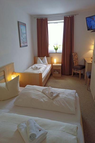Hotel - Gasthof Erber Sinzing Exteriör bild
