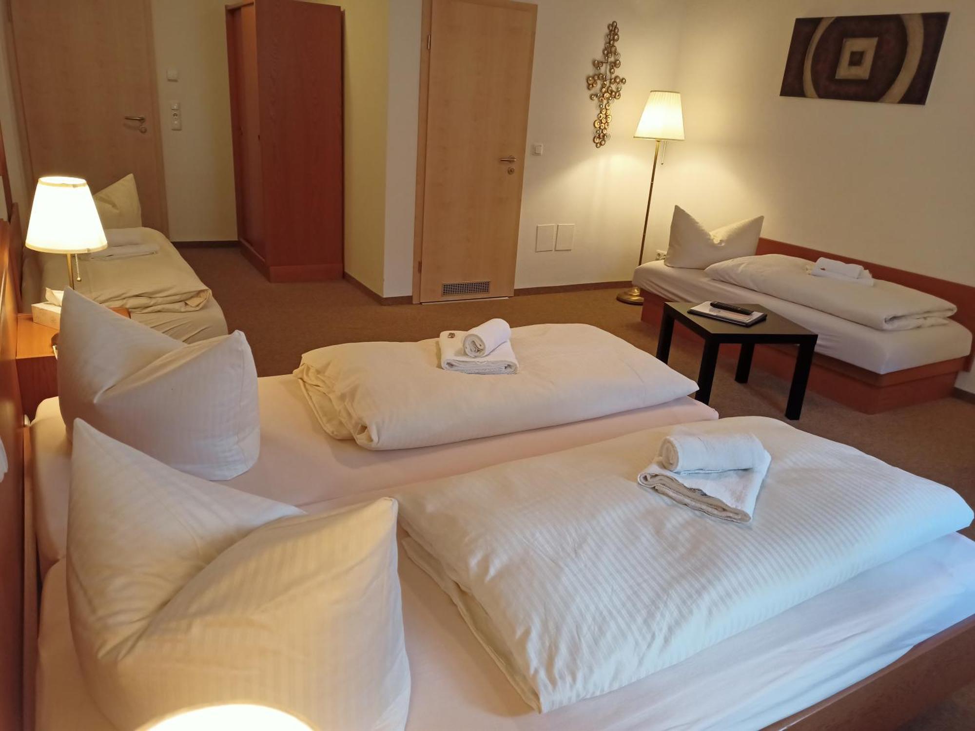 Hotel - Gasthof Erber Sinzing Exteriör bild
